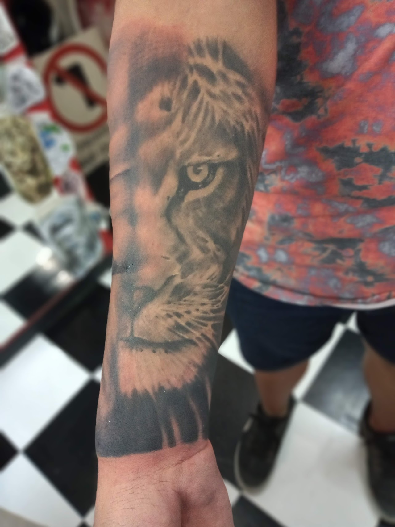 Tatuaje realista de león hecho en Jhon tattoo